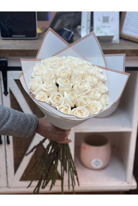 30 White Roses