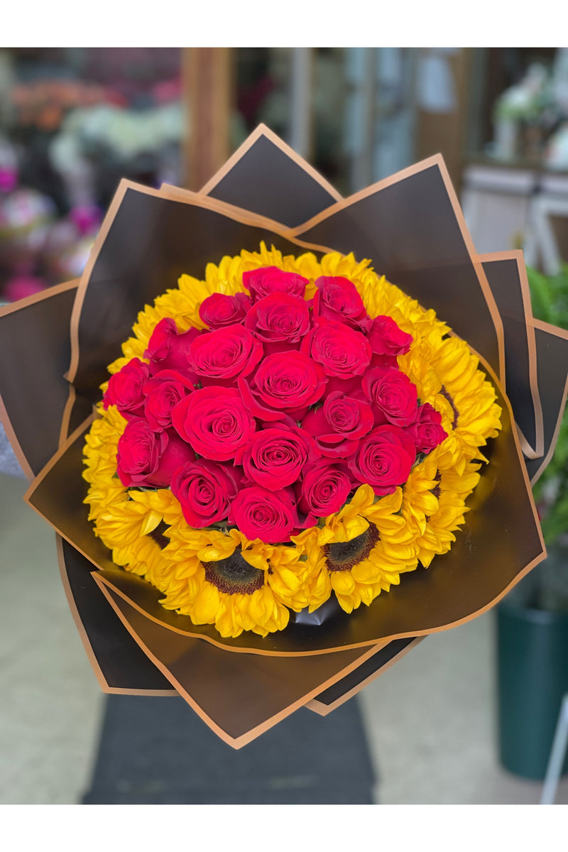 Rose & Sunflower Signature Bouquet – Romantic Red Roses with Sunflowers