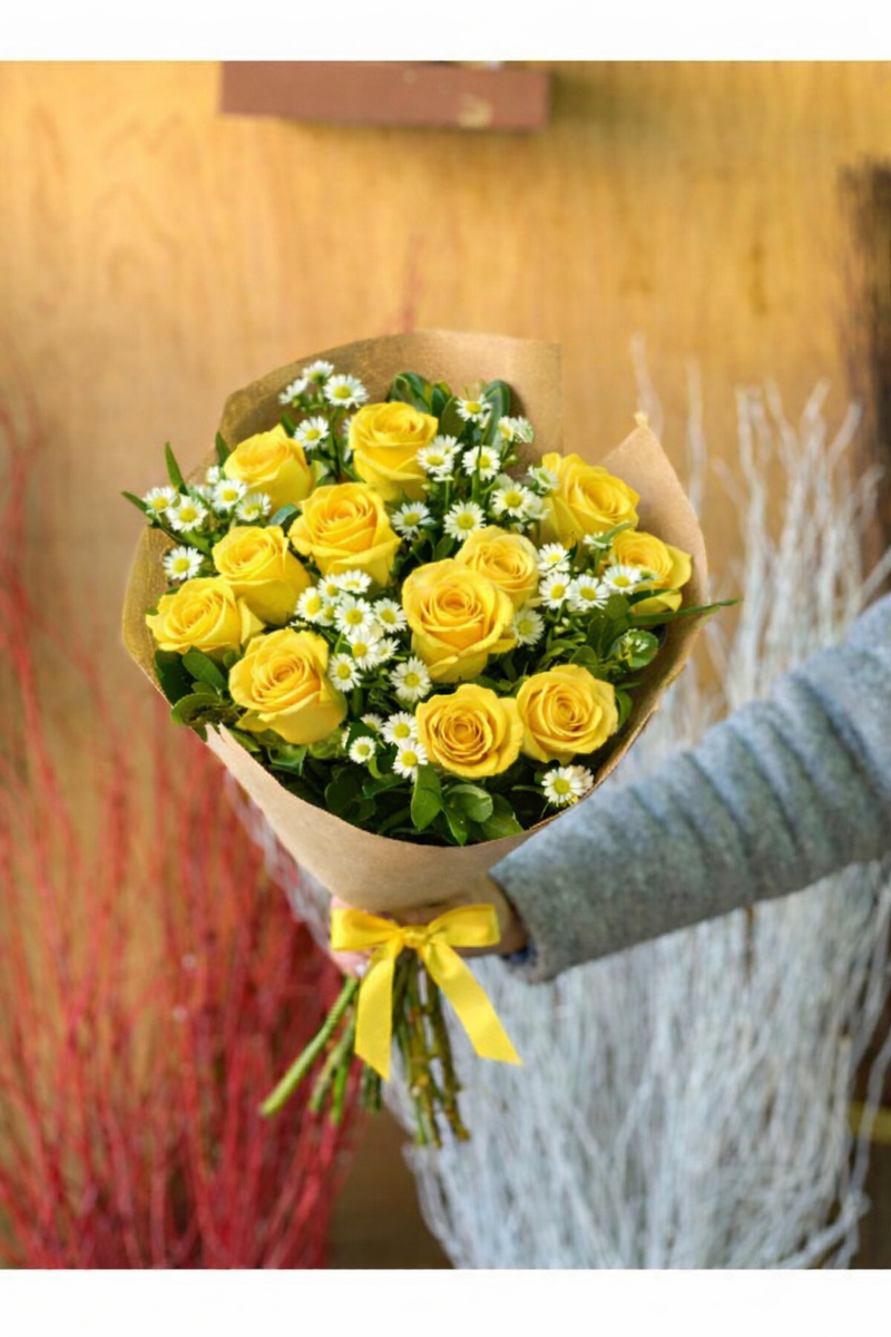 Classic One Dozen Red Roses Bouquet