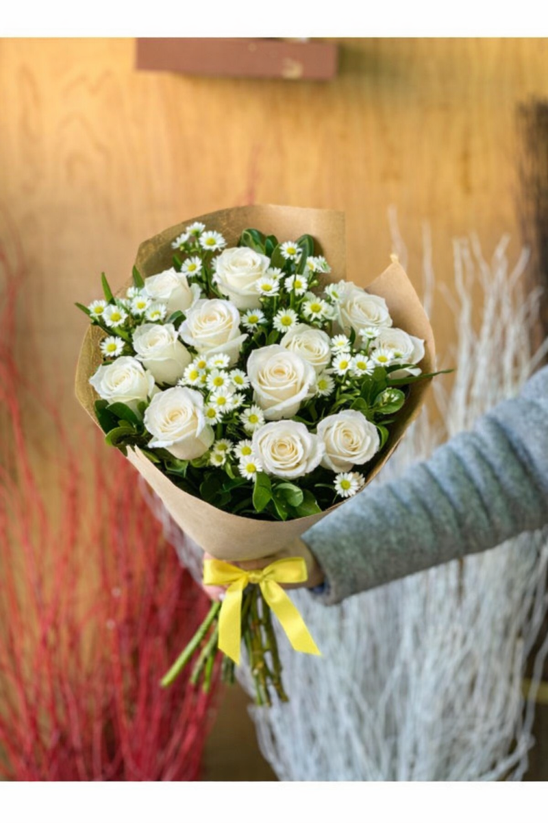Classic One Dozen Red Roses Bouquet
