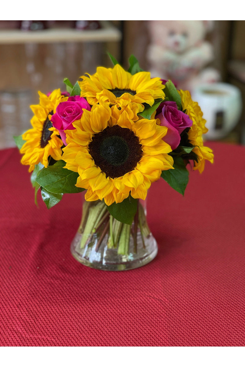 Sunny Rose – Fresh Roses & Sunflowers Arrangement