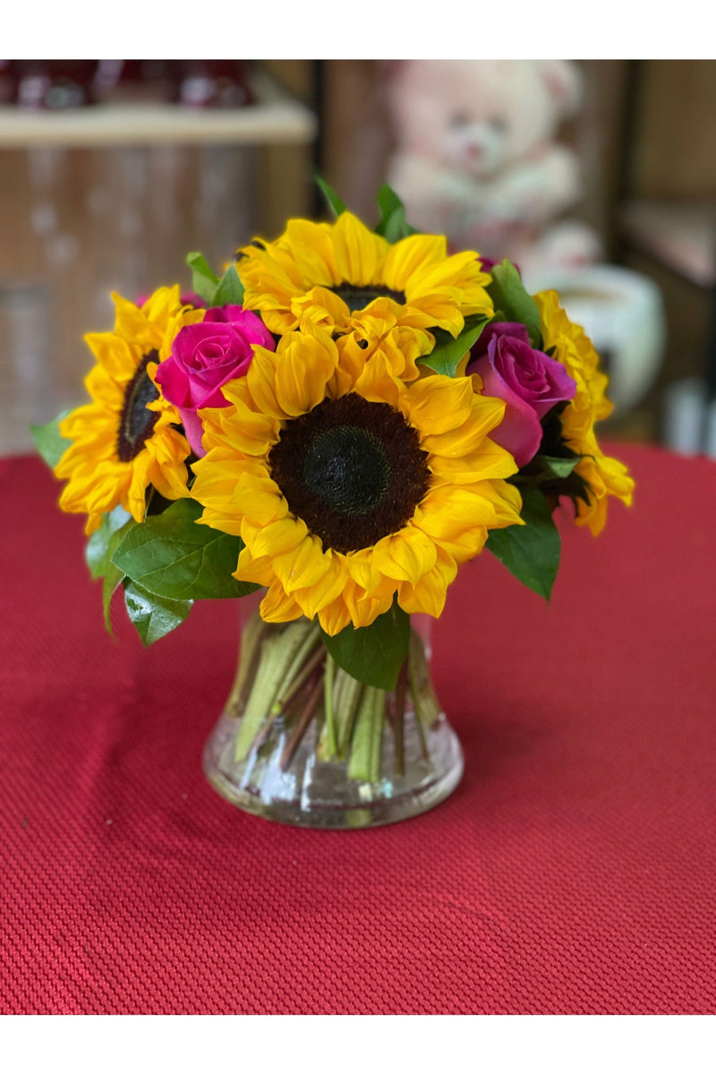 Sunny Rose – Fresh Roses & Sunflowers Arrangement
