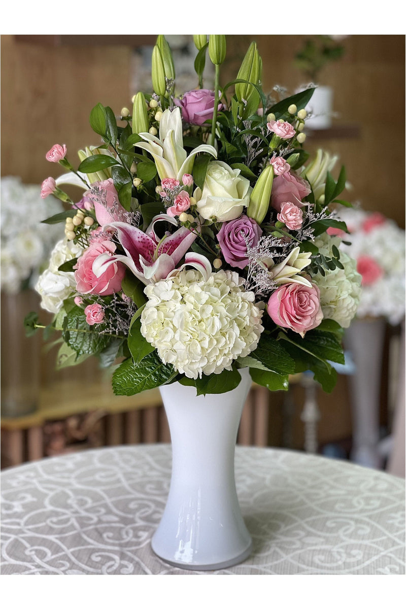 Vanilla Frost – Elegant Pink & White Flower Arrangement in a Vase